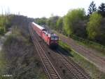 143 327-5 schiebt die S-Bahn nach Halle in Schkeuditz.