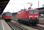 143 627-8 umfährt den Nahverkehrszug mit Steuerwagen der Bauart Karlsruhe in Ulm am 27.02.2009.