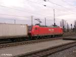 145 016-2 wartet mit ein Containerzug in Frankfurt/Oder auf weiterfahrt.