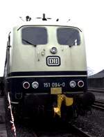 151 094-0 mit Mittelpufferkupplung in Hannover-Leinhausen am 31.03.1978.