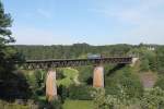 152 134-3 mit einem leer Autozug auf dem Beratzhausener Viadukt in Richtung Regensburg unterwegs.