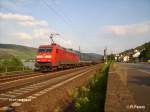 152 147-5 zieht bei Rheindiebach den LKW-walter.