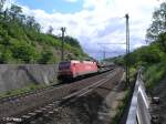 152 015-4 zieht ein Autozug nach Berlin bei Frankfurt/Oder-Rosengarten.