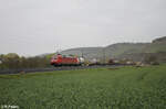 152 007-1 zieht bei Himmelstadt mit einem KLV Zug durch den Regen.