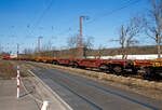 Die 152 124-4 (91 80 6152 124-4 D-DB) der DB Cargo AG erreicht am 30.03.2021 mit einem Containerzug Rudersdorf (Kr.