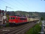 155 265-2 zieht ein Containerzug durch Oberwesel.