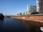 91 80 6182 597-5 D-DISPO mit Flixtrain bei der Jannowitzbrücke in Berlin am 23.10.2019.