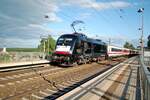 ES 64 U2 067 von MRCE Dispolok Bosporus Sprinter mit Schadzug in Westerstetten am 29.05.2009.