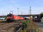 185 159-1 + 151 013+005 ziehen ein Kohlezug bei Regensburg Ost.