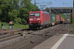 DBC 185 167 zieht am 2 Mai 2024 ein Containerzug durch Celle.