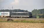 185 574-1 mit Containerzug in Diedorf, vor Augsburg am 21.10.2011.