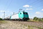 185 575-8 von HGK mit Kesselwagenzug in Neu-Ulm Pfuhl am 15.09.2011.