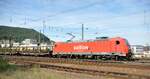 185 213-6 mit Schienentransportzug in Geislingen Steige am 11.09.2010.