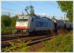 Die E 186 238 der LTE Logistik- und Transport- GmbH mit einem Getreidezug fährt am 26.08.2013 durch Pirna, hier kurz vorm Bahnhof.