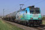 Am 3 April 2025 zieht Lineas 186 454 ein Ölzug durch Karst an der Fotograf vorbei. Dieser vom offentlicher Füsspfad zugangiger Stelle liegt an der Strecke (Krefeld-) Meerbusch-Osterrath<=>Neuss Hbf.