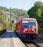 Die 187 177 (91 80 6187 177-1 D-DB) der DB Cargo AG fährt am 17 September 2024 mit einem gemischten Güterzug durch Kirchen (Sieg).