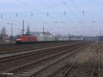 189 012-8 zieht ein Containerzug durch Leipzig Schnefeld.