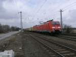 189 017-7 mit Containerzug in Saarmund.