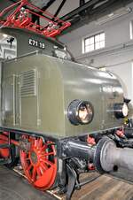E 71 19 im Bahnpark Augsburg am 25.10.2009. Frontansicht.