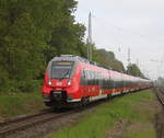 442 351 als Kf 13294 von Warnemünde nach Berlin-Zoologischer Garten bei der Durchfahrt am 18.05.2019 um 07:37 Uhr in Rostock-Bramow.