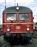 425 121-1 bei einer Führung im Bw Stuttgart am 12.10.1980.