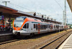 Der vierteilige Stadler FLRIT 412 (94 80 0428 146-5 D-VIAS ff.) der VIAS Rail GmbH (Michelstadt) am 17 Juni 2013, als „RheingauLinie“ SE10 von Neuwied über Koblenz Hbf und Wiesbaden Hbf nach Frankfurt (Main) Hbf, beim Halt im Hauptbahnhof Koblenz.

Der vierteilige FLRIT wurde 2010 von der Stadler Pankow GmbH in Berlin-Pankow unter den Fabriknummer 38750/38751 bis 38754 gebaut und an die Deutsche Mobilien Leasing in Bad Homburg geliefert die der eigentliche Eigentümer ist und den Triebzug an die VIAS vermietet.