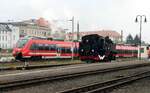 442 313 und 99 1762-6 in Radebeul Ost am 11.04.2016.