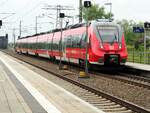 442 820 mit RE 7 Berlin-Schönefeld in Roßlau am 15.05.2017.