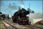 50 3708-0 stand auch f�r F�hrerstandsmitfahrten bereit, was besonders von den Kindern rege genutzt wurde (Dampflokfest im Traditionsbahnbetriebswerk Sta�furt, gesehen Sta�furt-Leopoldshall 05.06.2010)