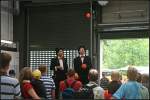 Gro� und Klein erfreuten sich an den beiden Gauklern (Tag der offenen T�r S-Bw Gr�nau, 08.08.2010)