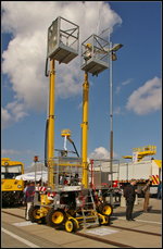 InnoTrans 2016 in Berlin: Bei der SNCF Infra, der Infrastrukturabteilung der franz�sischen Staatsbahn, ist diese 2-Wegearbeitsb�hne f�r die Oberleitungsmontage im Einsatz.