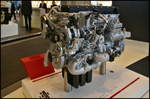 InnoTrans 2016 in Berlin: Am Messestand von MAN Truck & Bus AG | Engines & Components aus Deutschland war die Rail Engine D 3876 ausgestellt. Bei dem Dieselmotor handelt es sich um einen 15,2 Liter Reihensechzylinder-Motor mit Top-Down-K�hlung, W�lbventile, Stahlkolben, Feuerringe wie auch die Common-Rail-Einspritzung mit bis zu 2500 bar. Drehmomente von 2 500 bis 3 000 Newtonmetern und Leistungen von 382 und 412 kW (520 und 560 PS) f�r Fernverkehrs- und Traktionsfahrzeuge lassen einen breiten Einsatz zu.