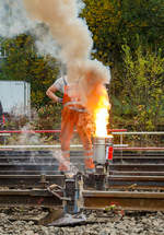   Thermitschweißen am 31.10.2020 an der Hellertalbahn (KBS 462 / DB-Streckennummer 2651) hier Gleis 1 vom Bahnhof Herdorf.