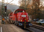 Die Kreuztaler 265 031-5 (92 80 1265 031-5 D-DB), eine Voith Gravita 15L BB der DB Cargo AG, fährt am 12.01.2022 mit einem einzelnen Coilwagen durch Kirchen (Sieg) in Richtung Siegen bzw.