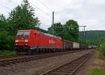 185 232-6 der DB Schenker Rail zieht eine gemischten Güterzug in Richtung Köln, hier am 30.06.2012 bei Betzdorf (Sieg).