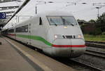 808 042-6 als ICE1049(Köln-Binz)bei der Ausfahrt im Rostocker Hbf.04.07.2020