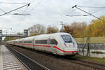ICE Tz 9468 rauscht am 07.11.2022 durch Lauenbrück Richtung Bremen.