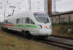 411 072-2 als ICE 1676(Hannover-Stralsund)bei der Ausfahrt im Rostocker Hbf.14.01.2023