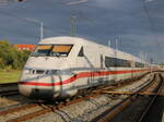 ice/858231/nach-dem-alle-sonderzuege-rostock-hbf Nach dem alle Sonderzüge Rostock Hbf verlassen hatten war noch Zeit für ein ICE 2 als Leerfahrt.10.08.2024