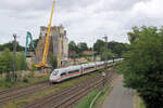 ICE Tz 9025  Nordrhein-Westfalen  durchf�hrt am 08.08.2026 den Tostedter Bahnhof. Die Abrissarbeiten des markanten Getreidesilos gehen laut Aussage der Arbeiter gut voran.