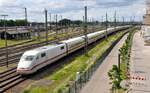 401 514-5 ICE 1 in Augsburg am 28.05.2022 von der Gögginger Brücke.