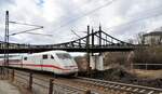 401 558-2 kommt in Ulm unter der Neutorbrücke Richtung Stuttgart durch am 26.02.2010.