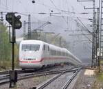 ICE 1 bei Amstetten kommt die Geislinger Steige hinauf am 25.09.2010.