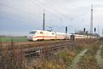 401 079-9 und hinten schiebt 402 045-9, ein gemischter ICE 401/402 in Beimerstetten am 08.11.2009.