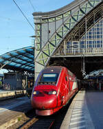 Aus Thalys ist 2023 Eurostar (Eurostar Continental Route Services) geworden. 
Der Eurostar PBKA 4346 (TGV 43460/43469), ex Thalys PBKA, ist am 29 April 2025 im Hauptbahnhof Köln, als Eurostar EST 9486 nach Paris Nord, bereitgestellt.

Nochmals einen lieben Gruß an den netten Lokführer zurück.

Ich weiß nicht ganz warum, liegt es an der Form oder der Farbgebung der Züge vielleicht auch etwas von beiden, das mich diese Züge einfach faszinieren. Wobei eine Reise nach Paris mit einem ICE der DB AG ist vom Komfort bequemer, als mit dem Thalys PBKA.

Betreiber der Züge ist das belgische Unternehmen THI Factory, seit 2022 ein Tochterunternehmen der Eurostar Group, dessen Haupteigentümer die französische Bahngesellschaft SNCF ist. So werden die Züge wie hier mit den UIC-Nummern 93 87 0043 460-9 F-THI etc. geführt. Ebenfalls als Eurostar vermarktet werden die Züge des Schwesterunternehmens Eurostar International. 