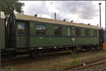 W�hrend des 15. Berliner Eisenbahnfest in Sch�neweide am 15.09.2018 stand DRB 28 106 Berlin mit weiteren Personenwagen auf einem Seitengleis. Gebaut wurde der zweiachsige Wagen der 2. Klasse bei Wumag G�rlitz im Jahr 1930.