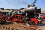 Die 52 8134-0 (90 80 0051 134-9 D-EFBS) der Eisenbahnfreunde Betzdorf (zur Zeit der Aufnahme) fährt am 23.04.2011 im Südwestfälische Eisenbahnmuseum in Siegen auf die Drehscheibe.