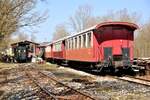 Alb-B�hnle (UEF) abgestellte Schmalspur-Personenwagen in Amstetten am 26.03.2022.