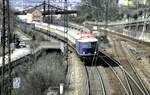 E 18 047 mit historischem Rheingoldzug f�hrt aus Ulm ausam 14.04.1985.