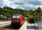 Geschoben von der 147 011 (91 80 6147 011-1 D-DB) der DB Regio NRW verl�sst der RE 9 - Rhein Sieg Express (RSX) von Siegen �ber K�ln nach Aachen Hbf am 09 Juni 2026 den Bahnhof Kirchen/Sieg in Richtung Betzdorf. 

Die Bombardier Traxx P160 AC3 wurde 2016 von der Bombardier Transportation GmbH in Kassel unter der Fabriknummer 35105 gebaut und an die DB Regio Baden-W�rttemberg. So war sie von Dezember 2016 bis Juni 2020 in Stuttgart beheimatet. Im Juli 2020 ging sie an die DB Regio Nordost nach Berlin-Lichtenberg. Seit Mitte Dezember 2025 ist sie nun bei der DB Regio NRW.